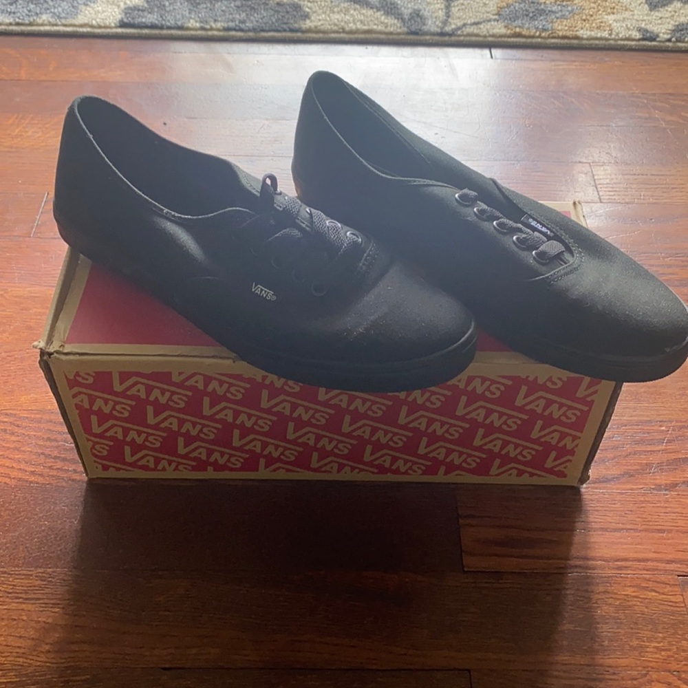 casual black vans